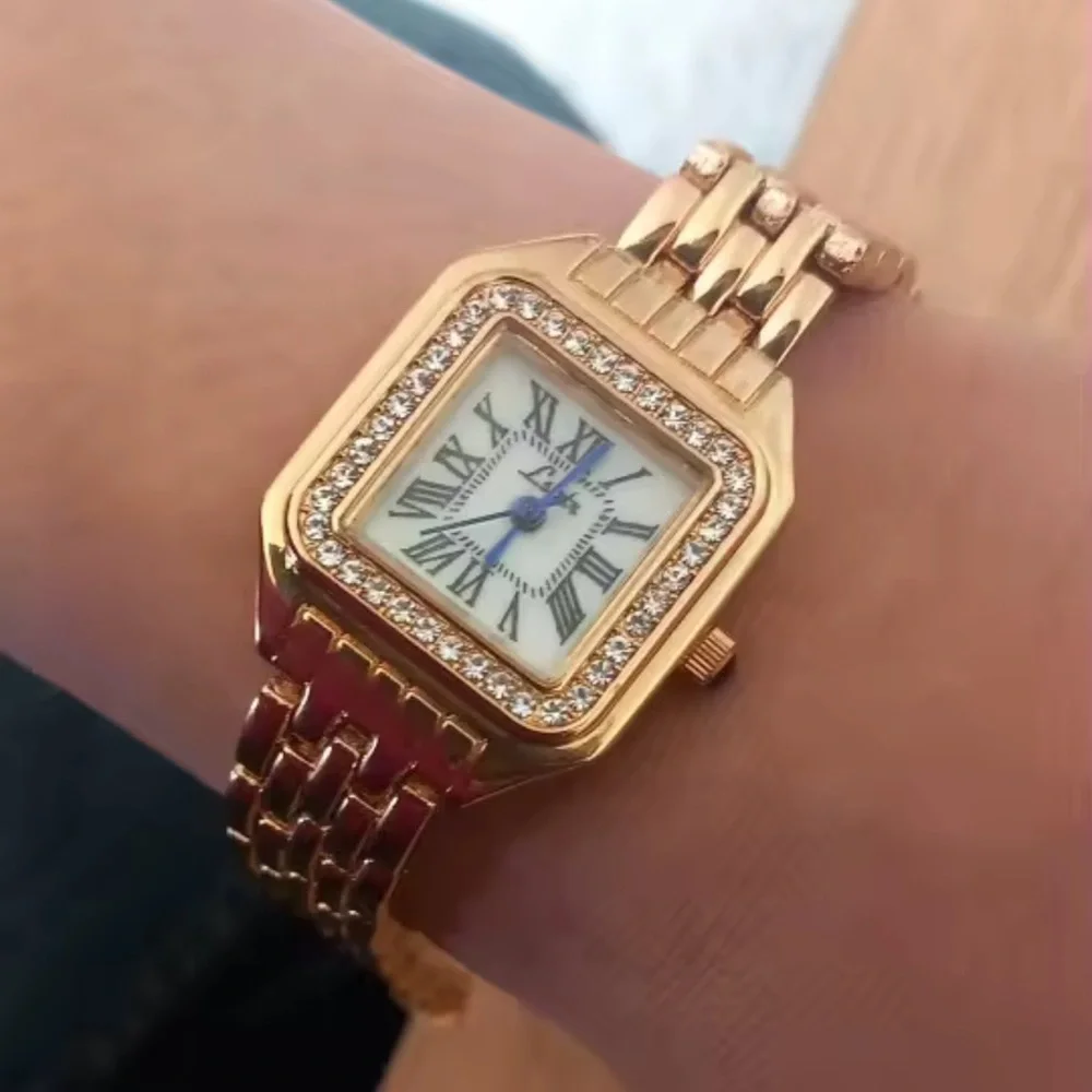 Panthere Elegant Gold Watch